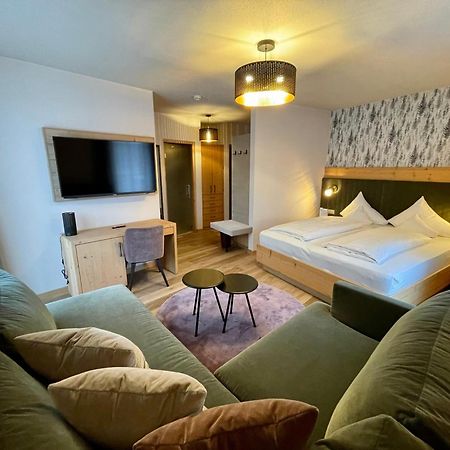 Alpinresort Stubaierhof ****S フルプメス エクステリア 写真