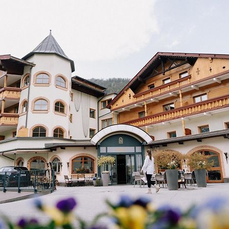 Alpinresort Stubaierhof ****S フルプメス エクステリア 写真