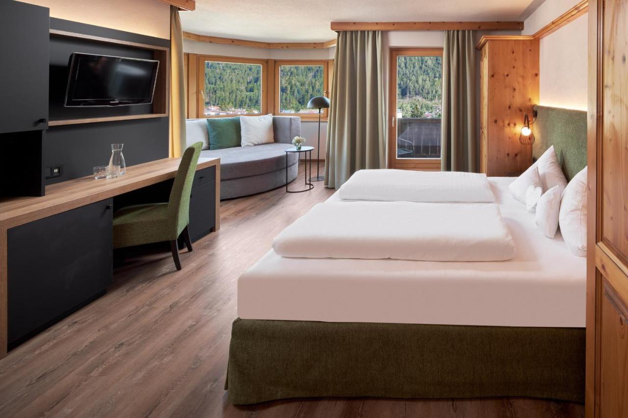 Alpinresort Stubaierhof ****S フルプメス エクステリア 写真