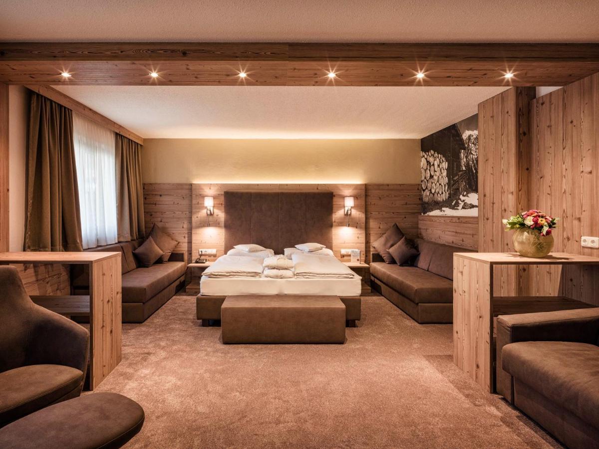 Alpinresort Stubaierhof ****S フルプメス エクステリア 写真