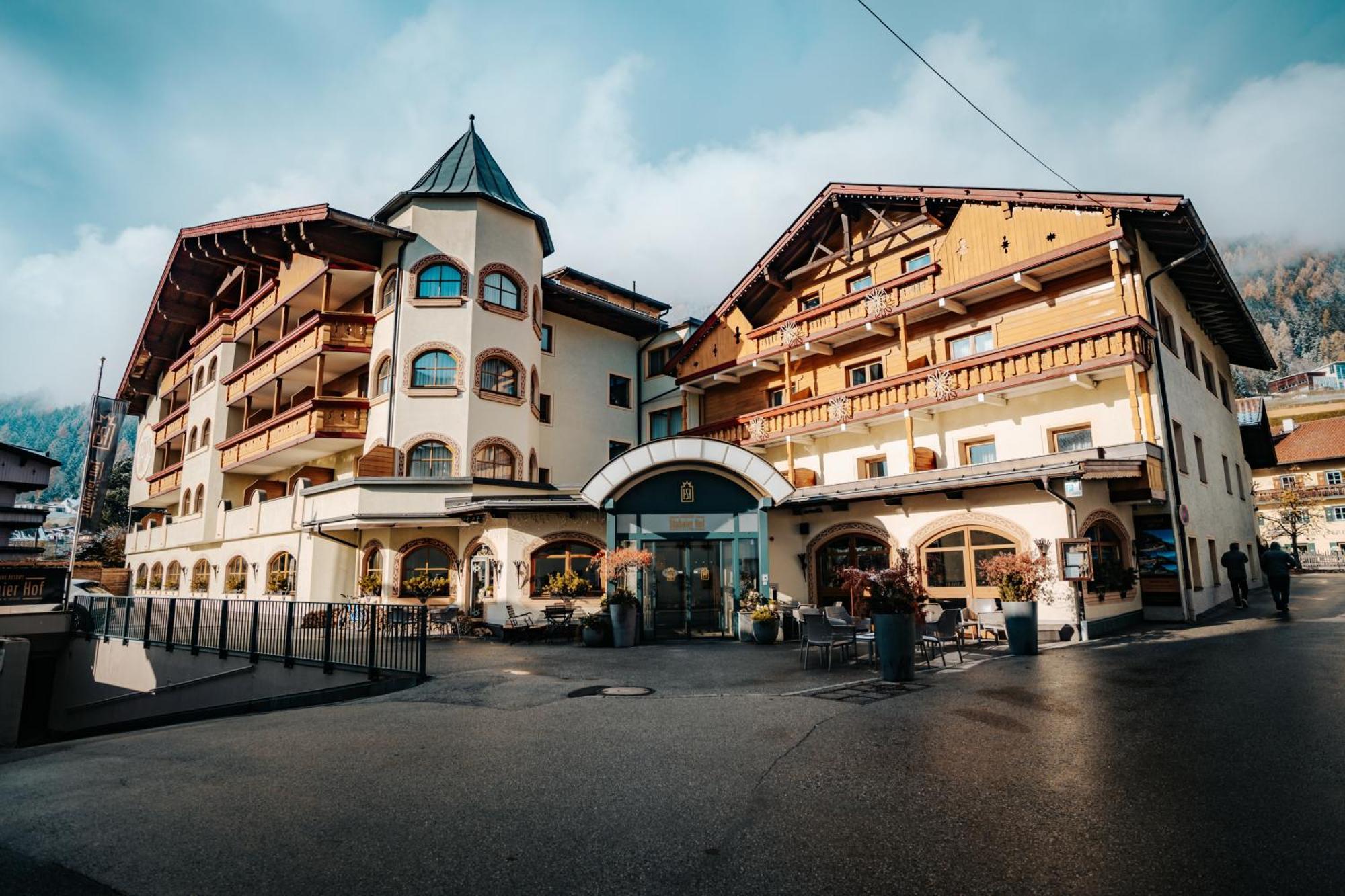 Alpinresort Stubaierhof ****S フルプメス エクステリア 写真