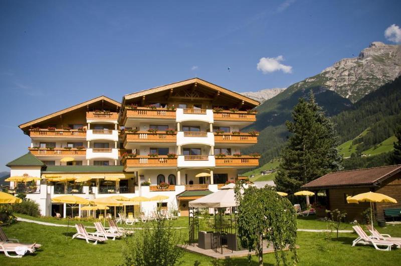 Alpinresort Stubaierhof ****S フルプメス エクステリア 写真