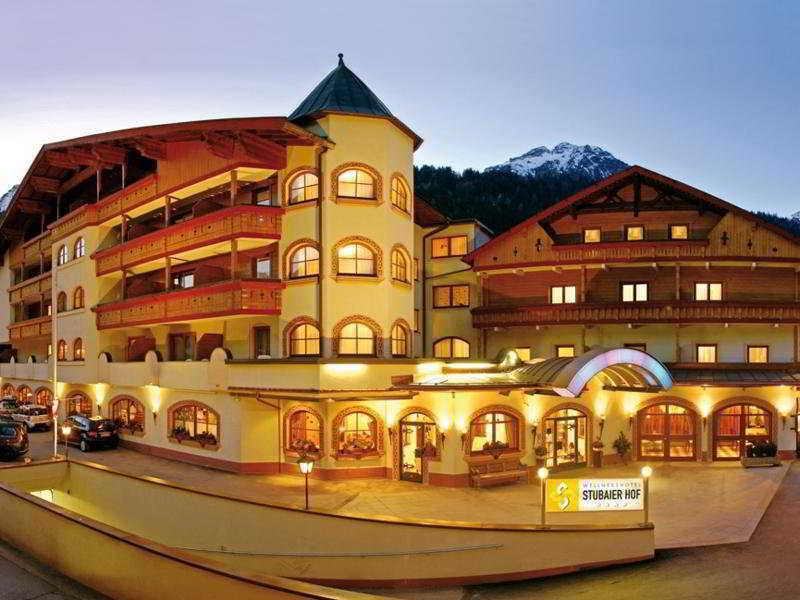 Alpinresort Stubaierhof ****S フルプメス エクステリア 写真